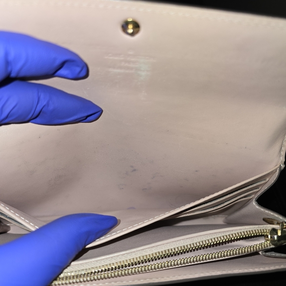 Authentic Louis Vuitton Vernis Sarah Wallet In Tan With Light Pink Interior - Picture 8 of 15